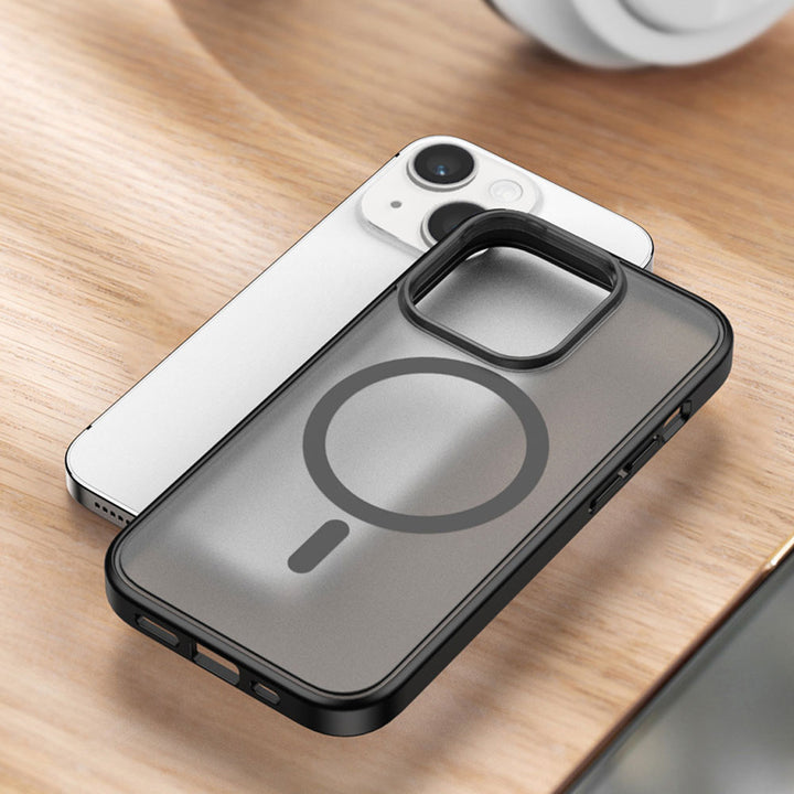 ARMOR-X APPLE iPhone 15 shockproof compact case with MagSafe. Raised edge to protect the screen and camera.