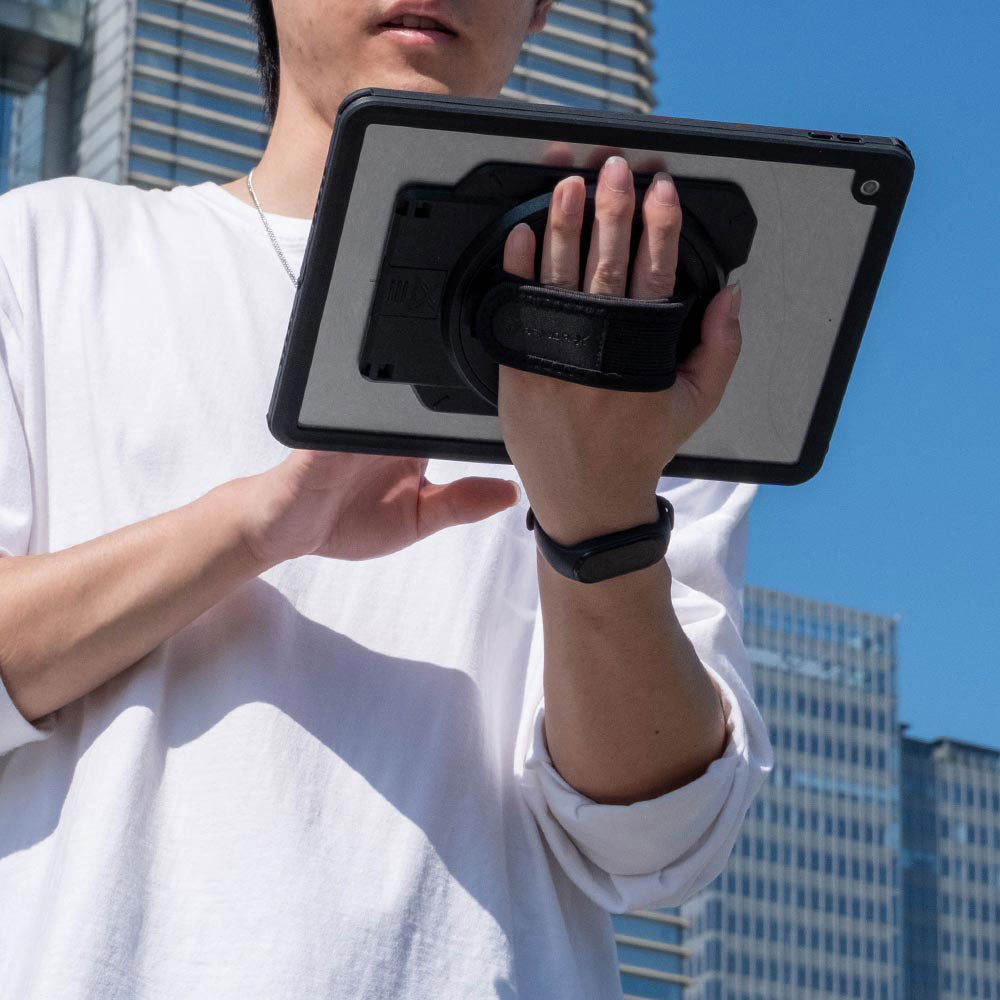 ARMOR-X iPad Pro 11 ( M4 ) case The 360-degree adjustable hand offers a secure grip to the device and helps prevent drop.