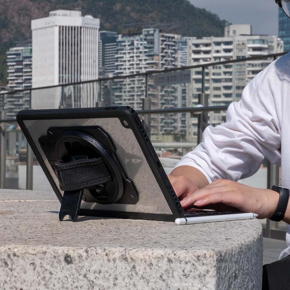 ARMOR-X iPad Pro 11 ( 2nd Gen ) 2020 case With the rotating kickstand, you could get the watching angle and typing angle as you want.